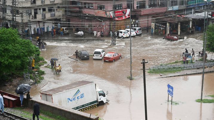 Heavy rains cause flooding in Rawalpindi