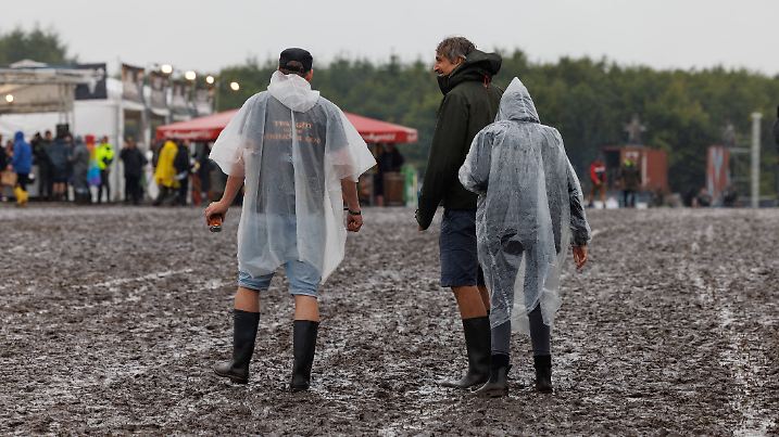 Wacken 2023 vorübergehender Anreisestop wegen der Wetterlage. Obwohl es am Montag wegen der Starkregen einen vorübergehe