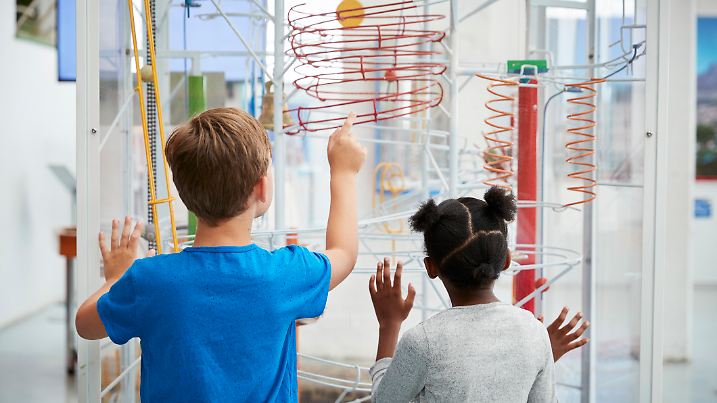 Schlechtes oder zu heißes Wetter? Kein Problem - In diesen Museen können Kinder ab 4, 8 oder 12 Jahren mitmachen, lachen und lernen – Eltern auch.