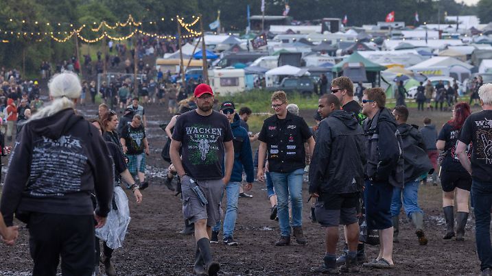 Wacken 2025 Fans trotzem dem angesagten Regen