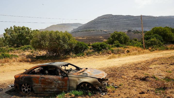 Infoca continúa trabajando en el incendio del municipio gaditano de Tarifa con más de cien efectivos
