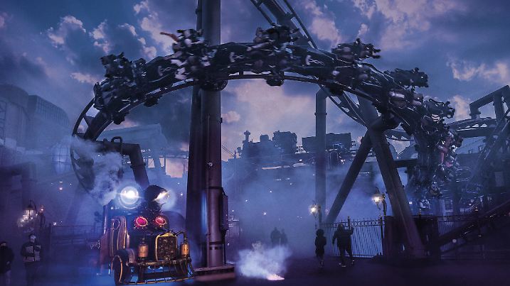 Flugachterbahn „F.L.Y.“ im Phantasialand in Brühl