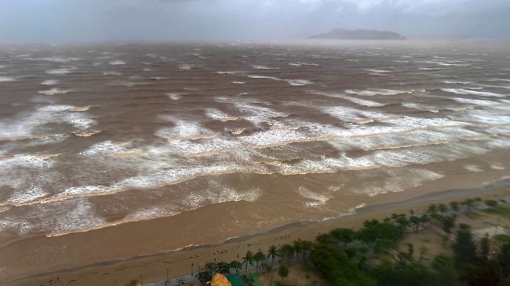 Typhoon Kajiki approaches Vietnam's central coast