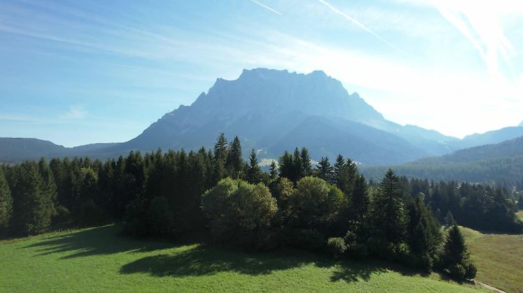 Majestätische Zugspitze: Ein Blick in die alpine Traumlandschaft