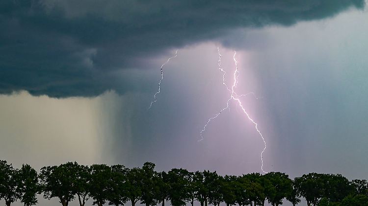 150 Liter Regen im Raum Bedburg