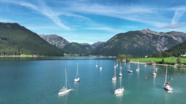 Es herbstelt zwischen Karwendel- und Rofangebirge