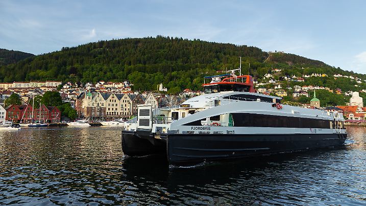 Expressboot/Schnellboot vor Bergen, Norwegen