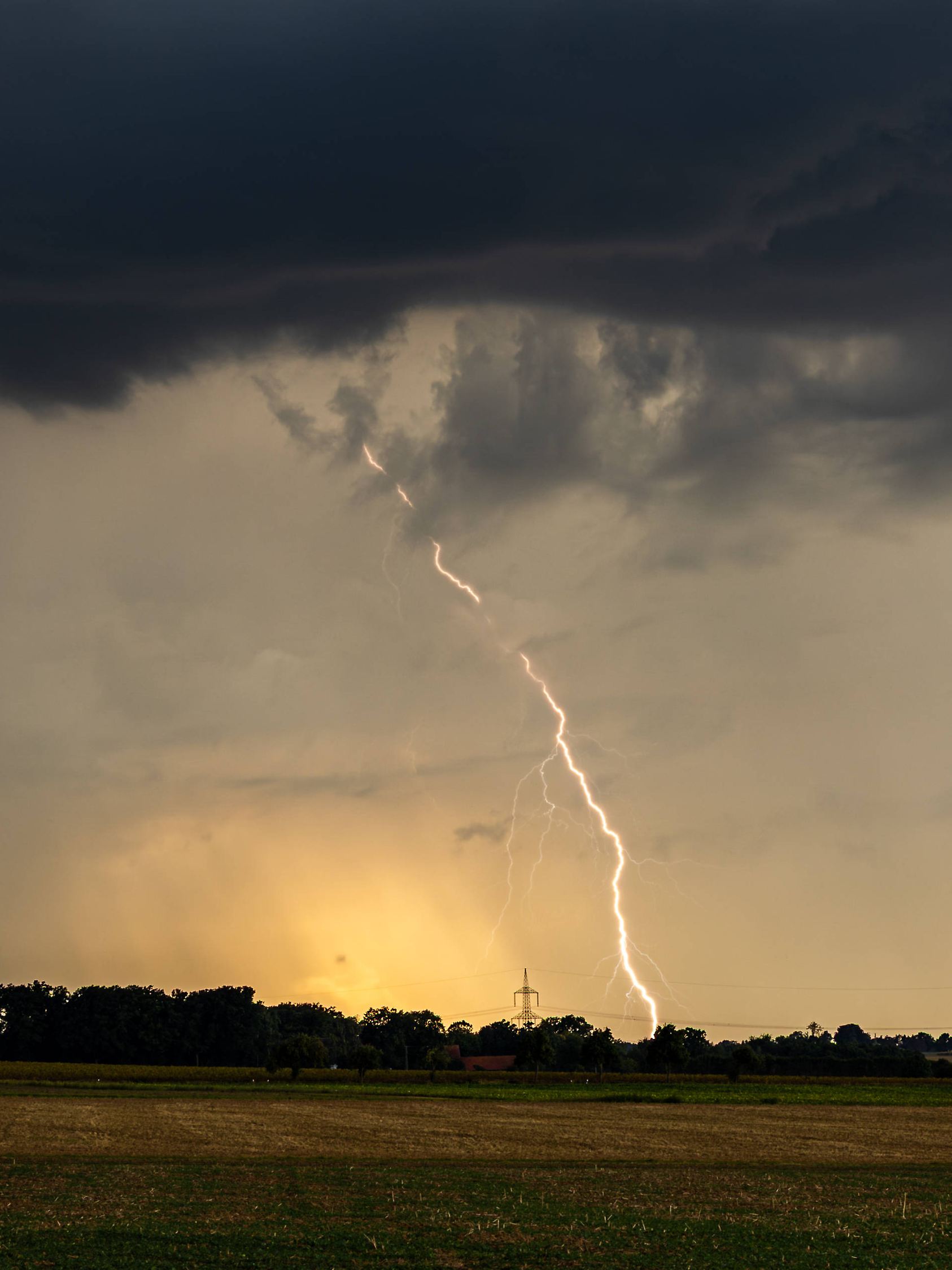 Unwetter crashen Spätsommer zum Wochenstart
