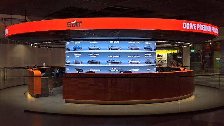 Flughafen München. Sixt rent a car - Autovermietung im Zentralbereich. *** Munich Airport Sixt rent a car Car rental in