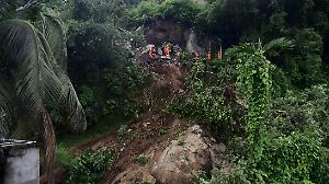 Erdrutsch nach einem Erdbeben in Guwahati