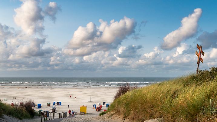 Germany, Lower Saxony, East Frisia, Juist, the beach at the beach hotel.
