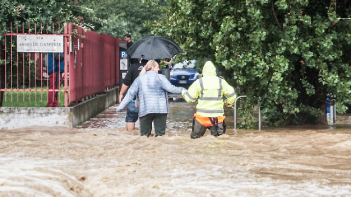 In Mailand steht ein ganzer Stadtteil unter Wasser.