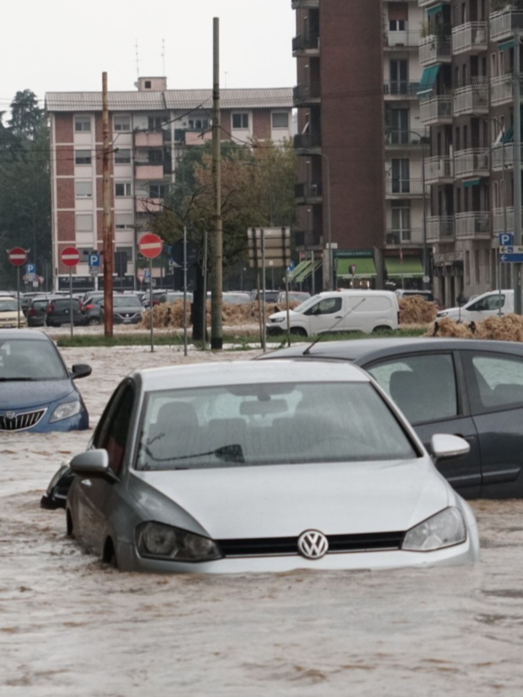 Milan, Storms: Seveso River overflows in Niguarda due to bad weather