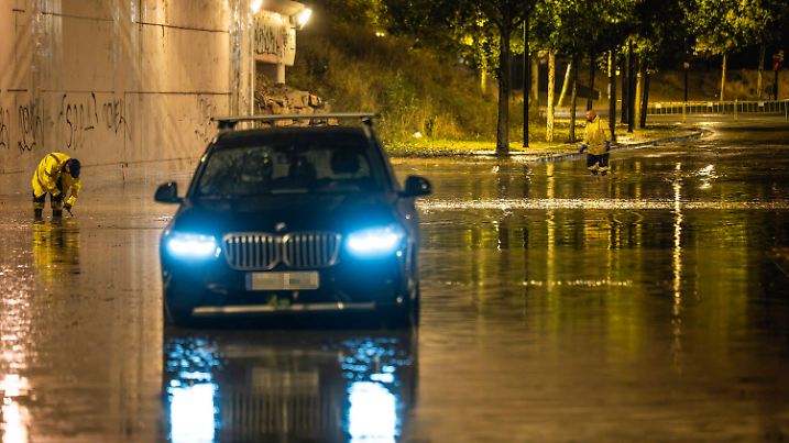 El 112 Aragón gestiona 126 incidentes tras las fuertes tormentas en Zaragoza \n