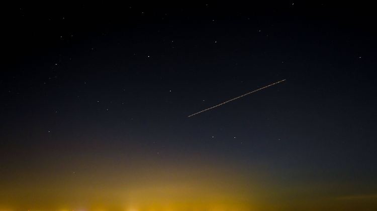 13.08.2022. Duisburg , Eine Sternschnuppe verglüht am Nachthimmel in Duisburg. In der Nacht zum Samstag wurde der Höhepu