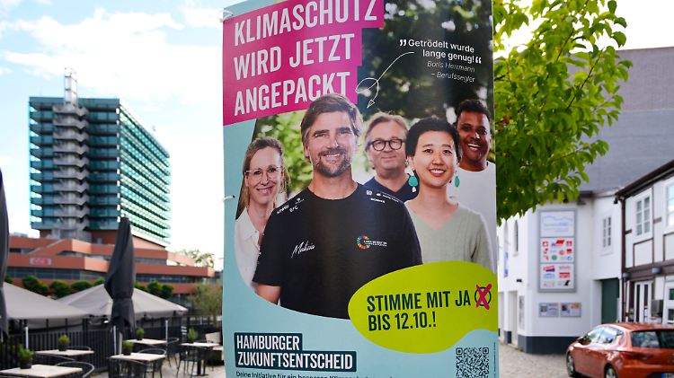 Plakatwerbung für den Volksentscheid in Hamburg am 12. Oktober 2025