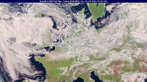 Wolkendecke mit Lücken über Deutschland