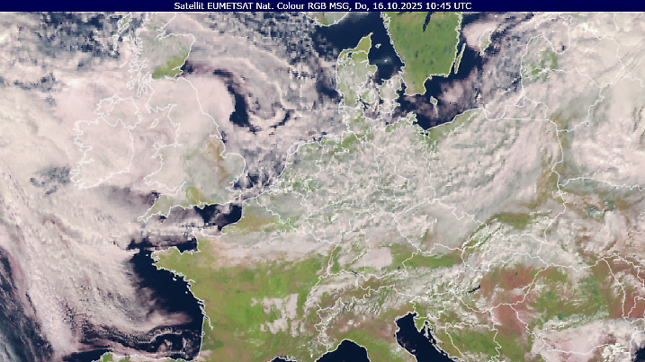 Das Satellitenbild von 12:45 Uhr zeigt viele Wolken, aber auch ein paar Lücken über Deutschland