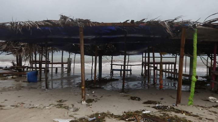 Jamaicans make preparations ahead of the arrival of Hurricane Melissa