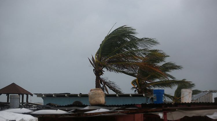 Jamaicans make preparations ahead of the arrival of Hurricane Melissa