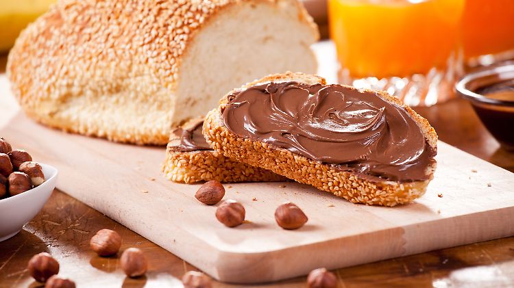 p12 vb fr+ Frühstück mit Nutella und Fruchtsaft