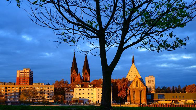Sonnenaufgang am deutsch-polnischen Grenzfluss Oder