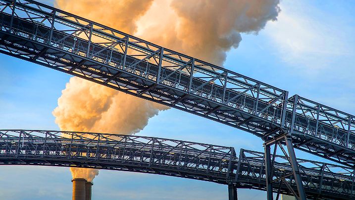 IMAGO Nature: Unsere Erde, Umweltverträgliche Herausforderungen des 21. Jahrhunderts, Co2 Foerderbaender im Heizkraftwer