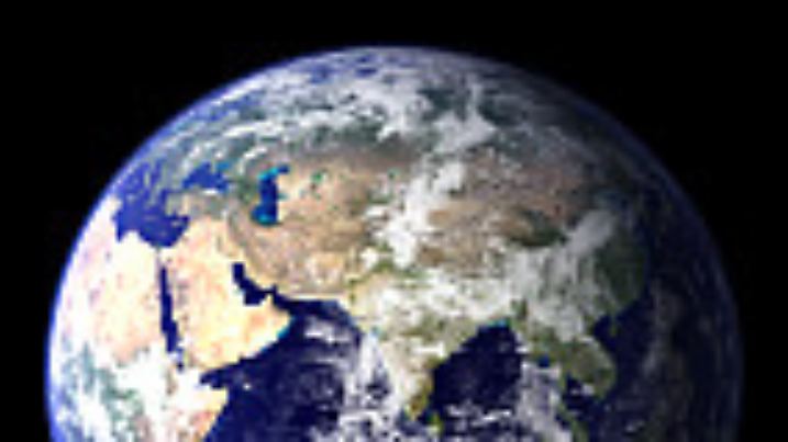 ARCHIV - Die NASA-Aufnahme von 2006 zeigt die östliche Hemispähre der Erdkugel. US-Präsident Obama hat am Dienstag (22.09.2009) zu «einschneidenden» Schritten gegen den Treibhauseffekt und damit zur Verhinderung einer Klimakatastrophe aufgerufen. Bei den Verhandlungen im Dezember in Kopenhagen über ein neues Klimaschutz-Abkommen müsse ein «bedeutender Schritt vorwärts» gemacht werden, sagte Obama am Dienstag auf dem UN-Klimagipfel in New York vor mehr als 100 Staats- und Regierungschefs aus aller Welt. Er warnte zugleich davor, Fortschritte durch alte «Spaltungen», zu behindern, wie sie in der Vergangenheit die Klimadebatte beherrscht hätten. Foto: Nasa Goddard Space Flight   +++(c) dpa - Bildfunk+++