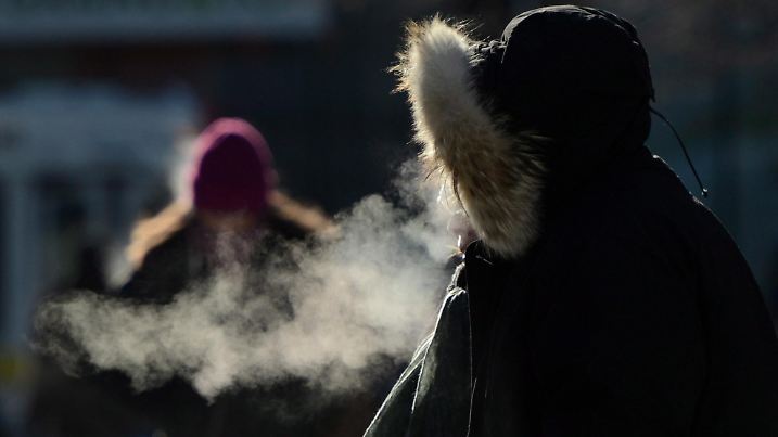 People brave the brisk weather as a cold snap grips the Nations Capital in Ottawa on Wednesday, January 23, 2013. Temperatures hit a low of -30 C with windchills upwards of -40 C. THE CANADIAN PRESS/Sean Kilpatrick URN:15624003 |
