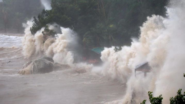 WENZHOU, CHINA - JULY 11: Huge waves brought by typhoon Maria surge up the coastal line on July 11, 2018 in Wenzhou, Zhejiang Province of China. Typhoon Maria made landfall at around 9:10 a.m. Wednesday in Lianjiang County, Fujian Province. PUBLICATIONxINxGERxSUIxAUTxHUNxONLY Copyright: xVCGx CFP111158024225