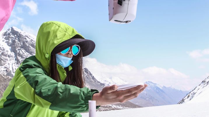 URUMQI, April 30, 2017 Scientists from Northwest Institute of Eco-Environment and Resources, China Academy of Sciences (CAS), measure the albedo of the Urumqi River source Glacier No.1 in Tianshan Mountains, northwest China's Xinjiang Uygur Autonomous Region, April 29, 2017. From April 27 to 30, CAS scientists carried out a ''body check'' for the Urumqi River source Glacier No.1 in Tianshan Mountains, including its thickness, temperature, albedo, material balance, velocity of speed, so as to analyze its changing trend over the past half century. zhs |