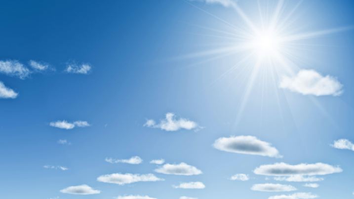 blauer Himmel mit weissen Wolken und strahlender Sonne, Computergrafik | blue sky, white clouds and sun, computer graphic | Verwendung weltweit