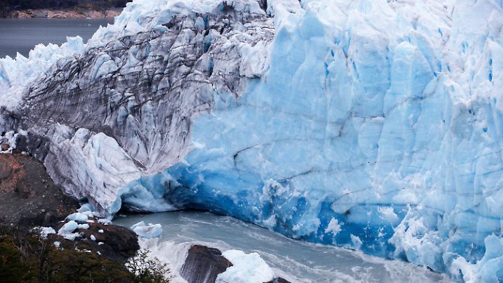 10.03.2018, Argentinien, Perito-Moreno-Gletscher: Blick auf den Perito-Moreno-Gletscher in Patagonien in der Provinz Santa Cruz. Der Gletscher gehört zu den größten Touristenattraktionen Argentiniens. Er ist der meistbesuchte Ort des als UNESCO-Weltnaturerbe eingestuften Nationalparks «Los Glaciares». Foto: Walter Diaz/telam/dpa +++ dpa-Bildfunk +++