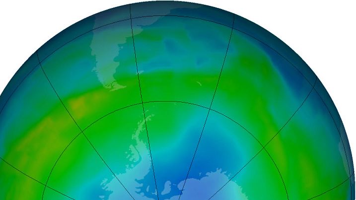 HANDOUT - KOMBO - Das Ozonloch über der Antarktis am 24.09.2006 (r) und am 09.06.2013 auf einer Computergrafik. Die blauen und violetten Farben zeigen an, dass die Ozonschicht dünn ist, die gelben, grünen und roten weisen auf mehr Ozon hin. Fotos: NASA/dpa (zu dpa ««Erfolgsgeschichte»: Der Kampf gegen das Ozonloch» vom 14.09.2016) ACHTUNG: Nur zur redaktionellen Verwendung und nur mit Nennung «Foto: NASA/dpa» +++(c) dpa - Bildfunk+++