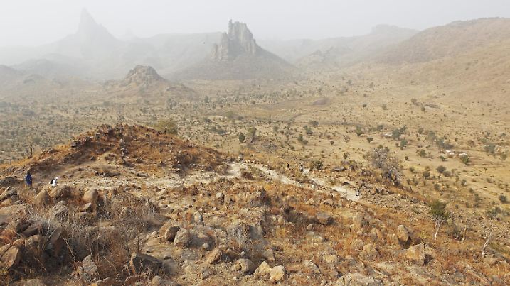 Vulkanlandschaft im Harmattan, Mandara-Gebirge, Rhumsiki, Extrême-Nord, Kamerun, Afrika | Verwendung weltweit, Keine Weitergabe an Wiederverkäufer.