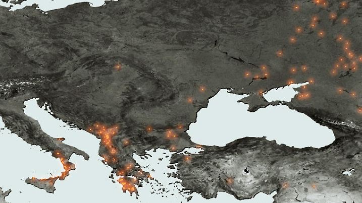 Die Satellitenaufnahme der Europäischen Weltraumbehörde ESA zeigt Brandherde über Südeuropa, die die Instrumente der ESA zwischen dem 21. und 26. August aufgenommen haben. Mit Hilfe unter anderem der ERS-2- und Envisat-Satelliten wurde hierfür die Wärmestrahlung der Brände gemessen. Foto: ESA +++(c) dpa - Report+++