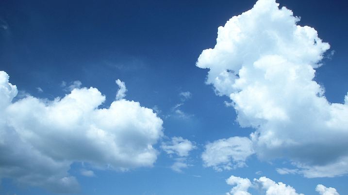 GBR, 2002: Cumulus-Wolken am blauem Himmel. [en] Cummulus Clouds at blue sky. | GBR, 2002: Cummulus Clouds at blue sky. |