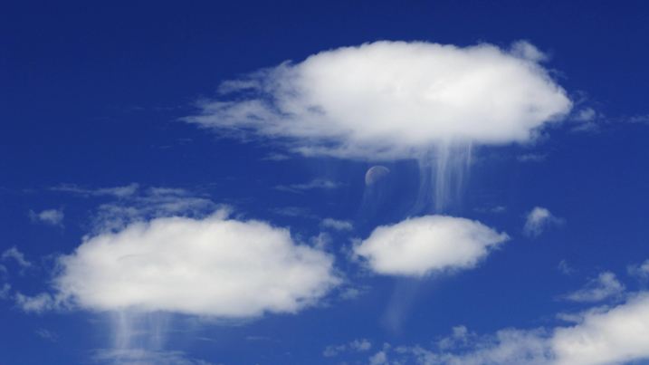 Labile Wolken aus denen Eis faellt, sogenannte Ueberentwicklung, Cumulus Virga | virga falling from clouds, cumulus virga | Verwendung weltweit