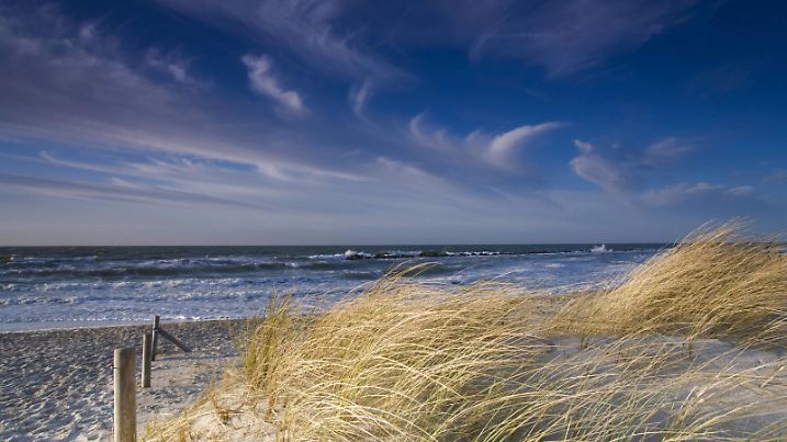 Warme Sonne am Strand, Deutschland, Mecklenburg-Vorpommern, Ostseebad Wustrow | sunny beach, Germany, Mecklenburg-Western Pomerania, Ostseebad Wustrow | Verwendung weltweit