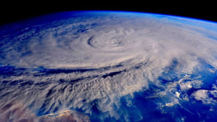 epa05005566 A handout picture made available on 01 November 2015 by NASA's US astronaut Scott Kelly, commander of the current International Space Station (ISS) Expedition 45 crew, shows a view of Tropical Cyclone Chapala in the Arabian Sea seen from the ISS in space, 31 October 2015. A high-impact tropical cyclone in the Arabian Sea is expected to strengthen and become a super cyclonic storm by the end of the weekend, threatening Yemen and Oman early next week, the United Nations meteorological agency cautioned on 31 October 2015. 'There is a fear that the storm will trigger significant flooding and related severe impacts such as mudslides and infrastructural damages,' the World Meteorological Organization said about Cyclone Chapala. Such a storm in the region is 'very rare,' the agency said. At its peak, the storm will be the equivalent of a category 4 hurricane. However, due to dry air and lower ocean thermal energy, when it makes landfall around midnight 01 November (2100 GMT Sunday), it will weaken to the equivalent of a category 1 or 2 hurricane, with wind speeds of about 150 kilometers per hour. The area where the cyclone is expected to make landfall is fairly sparsely populated and does not contain much key infrastructure, like ports. Drainage systems in the region will likely not be able to cope with the amount of rain, it warned. Warnings have been issued in Oman for flash floods and high waves. EPA/SCOTT KELLY EPA/SCOTT KELLY BEST QUALITY AVAILABLE HANDOUT EDITORIAL USE ONLY +++(c) dpa - Bildfunk+++