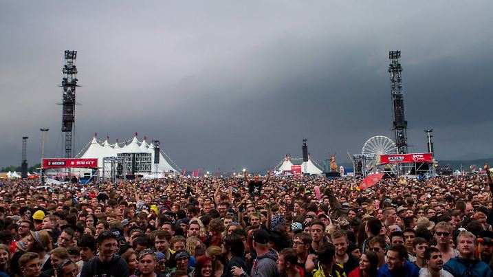 Dunkle Wolken am 03. Juni 2016über dem Rock am Ring Festival in Mendig. Festival - Besucher bei Rock am Ring 2016dark Clouds at 03 June the Rock at Ring Festival in Mendig Festival Visitors at Rock at Ring 2016