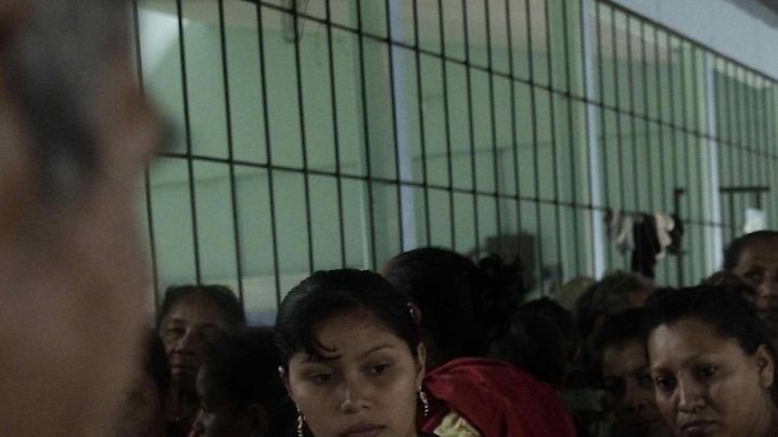 Hurrikan Otto in Costa Rica A group of people affected by the pass of hurricane Otto pass the nigth at a shelter in Chiles de San Carlos, Costa Rica, in the border with Nicaragua, 24 November 2016. Hurricane Otto aftermath !ACHTUNG: NUR REDAKTIONELLE NUTZUNG! PUBLICATIONxINxGERxSUIxAUTxONLY SJS01 20161125-636156508818916326
Hurricane Otto in Costa Rica a Group of Celebrities Affected by The Passport of Hurricane Otto Passport The Nigth AT a Shelter in Chile de San Carlos Costa Rica in The Border With Nicaragua 24 November 2016 Hurricane Otto Aftermath Regard only Editorial Use PUBLICATIONxINxGERxSUIxAUTxONLY SJS01 20161125 636156508818916326