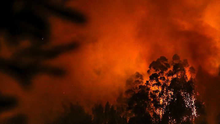 Smoke and flames from a forest fire are seen near Lousa, Portugal, October 16, 2017. REUTERS/Pedro Nunes