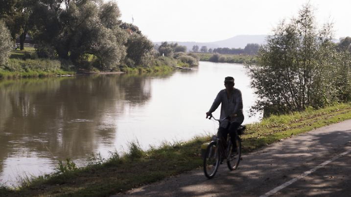 Weserradweg in Höxter, Foto: Robert B. Fishman, 17.9.2014 | Verwendung weltweit