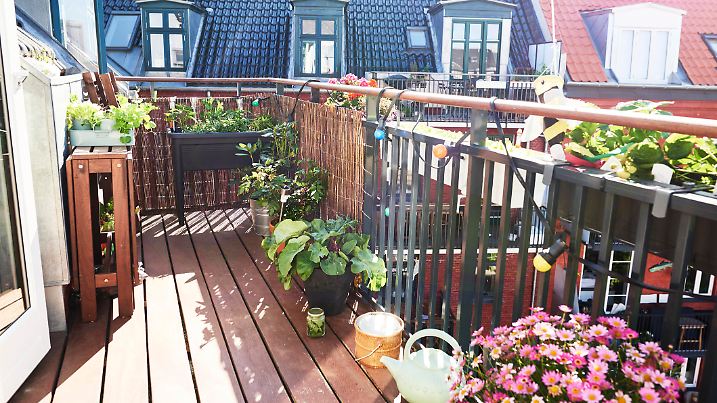 The balcony has a 5th floor - there are no people on the balcony. the sun shines